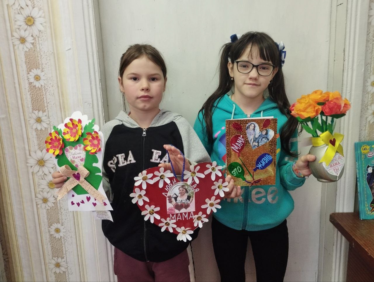 Конкурсы &amp;quot;Слова и каски для любимой мамы&amp;quot; и &amp;quot;Символы Сибири&amp;quot;.