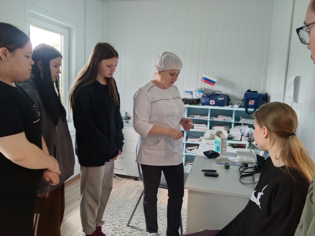 Профориентация: школьникам — о работе сельского ФАПа.